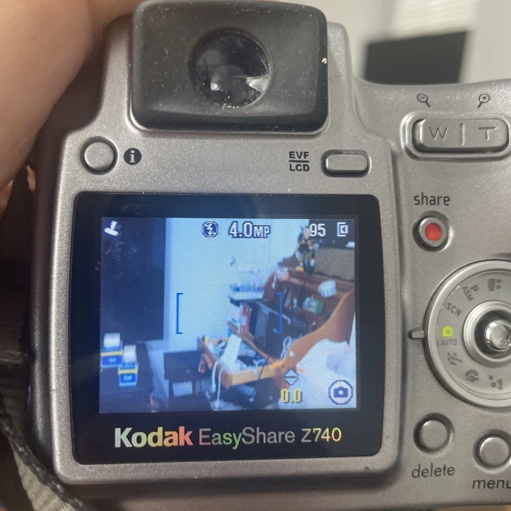 Kodak EasyShare Z740 5.0MP Digital Camera 10X Zoom+Battery+SD Card+Case-TESTED